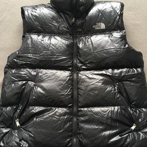 SOLD.  Men’s North Face 700 puffer vest Sz L